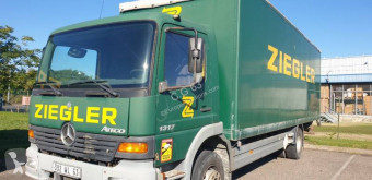 Teherautó Mercedes Atego 1317 használt furgon
