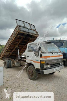 Lastbil tre vagnar Toyota Dyna 300
