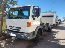 Nissan Atleon autres camions occasion