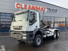 Ciężarówka Iveco Trakker Hakowiec używana