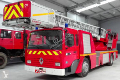 Kamion cisterna pro hašení požárů v lese Renault Midliner