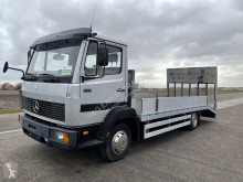 Kamión kamión na prepravu vozidiel Mercedes 814