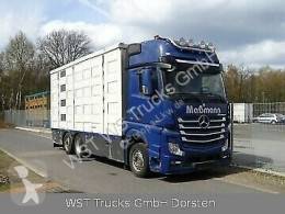 Camião Mercedes Actros Actros 2551 Menke 4 Stock Vollalu Hubach transporte de animais usado
