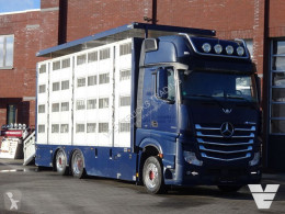 Vrachtwagen veewagen voor runderen Mercedes Actros 2551