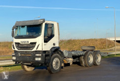 Caminhões chassis Iveco Trakker 380