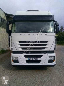 Kamion auto pro transport hovězího dobytka Iveco Stralis