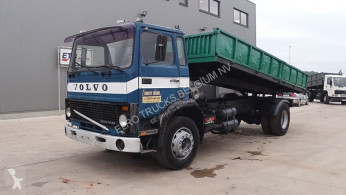 Camion Volvo F7 F 7 (FULL STEEL SUSP. / MANUAL PUMP) benne occasion