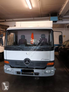 شاحنة عربة مقفلة Mercedes Atego 712
