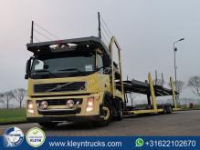 Vrachtwagen met aanhanger autotransporter Volvo FM13