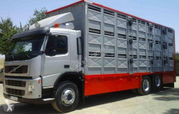 Kamion přívěs pro přepravu dobytka Volvo
