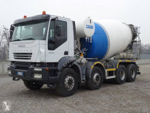 Камион бетоновоз бетон миксер Iveco Trakker AT 410 T 44