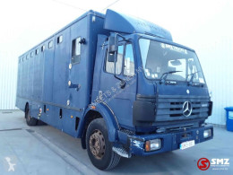 Kamion auto pro transport hovězího dobytka Mercedes 1820 RHD