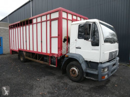 Kamion auto pro transport hovězího dobytka MAN LE 220B