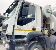 Vrachtwagen Iveco Trakker 410 T 45 tweedehands beton molen / Mixer