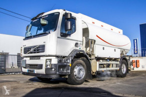 Kamion cisterna uhlovodíková paliva Volvo FE 260+MAGYAR 13000 L(4 comp.-source et dôme)