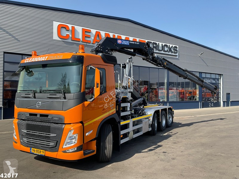 Camion Volvo 420 8x2 HMF 28 Tonmeter laadkraan