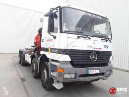 شاحنة ناقلة حاويات متعددة الأغراض Mercedes Actros 3240