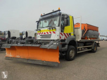 Maquinaria vial Iveco Trakker 310 camión quitanieves con salero usado