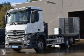 Vrachtwagen autotransporter Mercedes Antos