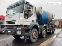 Камион бетоновоз бетон миксер Iveco TRAKKER 440
