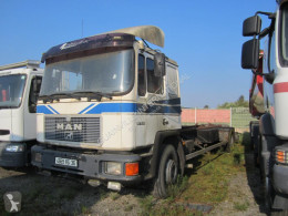 Caminhões MAN 18.232 chassis usado