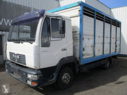 Camión MAN LE 8.180 remolque ganadero para ganado bovino usado