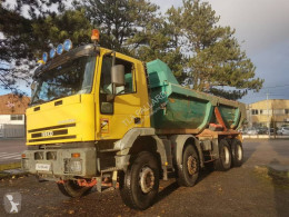 Lastbil Iveco Trakker skovl ti klippestykker brugt