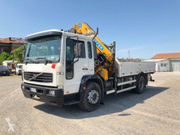 Camion Volvo FL6 250 cassone fisso usato