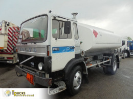Kamion Volvo F6 13 + manual + 3 compartments + 10.000 liter cisterna použitý