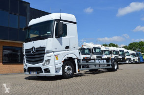 MercedesActros1851