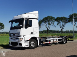 MercedesActros1845