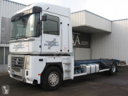 RenaultMagnum460