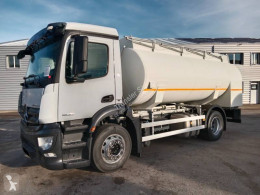 camion cisternă Mercedes