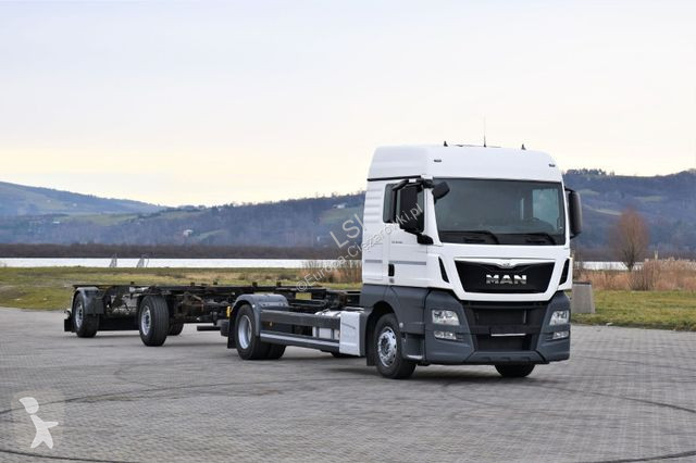 Camion MAN 18.440 Fahrgestell 7,00m + Anhänger...