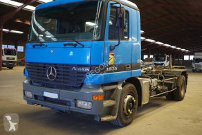 MercedesActros1835