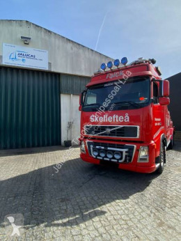 camion vehicul de tractare Volvo