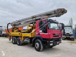 camion betoniera autopompă de beton Iveco