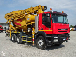 camion betoniera cu malaxor si pompa Iveco