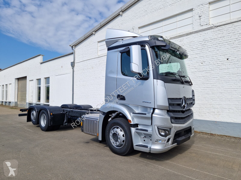 Kamion Mercedes Actros 2553 LL 6x2 Actros 2553...