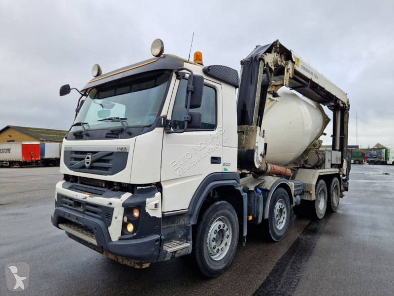 Used Volvo concrete truck FMX 500 8x4 Liebherr 9 m3 / Belt 12+4