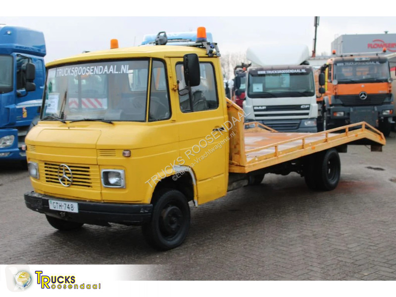 Vrachtwagen Mercedes 508 MANUAL