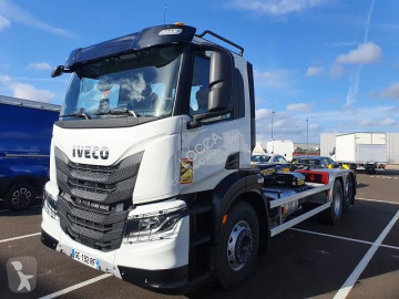 Camión portacontenedor de gancho Iveco