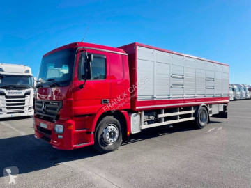 Camion bétaillère Mercedes