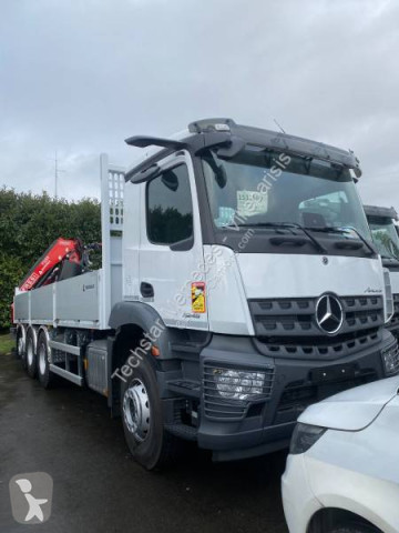 Camion grue Mercedes neuf