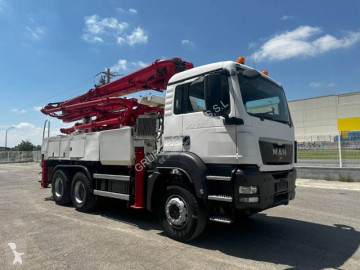 Camion pompe à béton MAN