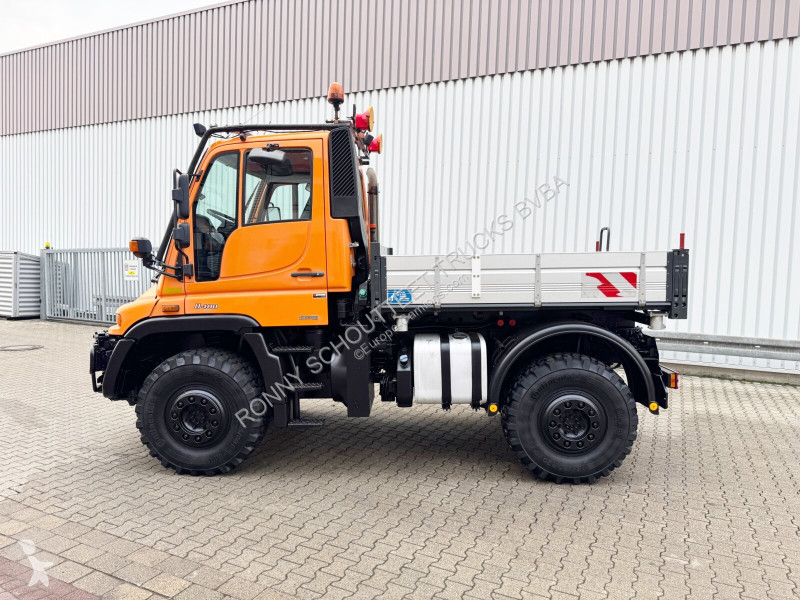 Camión Unimog U 400 405/12 4x4 U 400 405/12...
