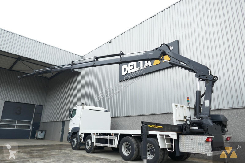 Camion Hino FY crane