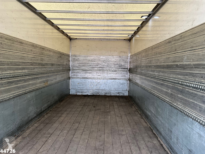 Camion Volvo FL 250 Euro 6 met Dhollandia laadklep