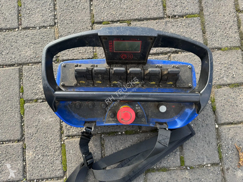 Lastbil Mercedes 4448 8X4 + EURO 6 + FASSI F315...