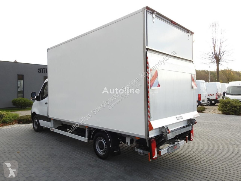 Kamion Mercedes SPRINTER KONTENER WINDA 8 PALET...